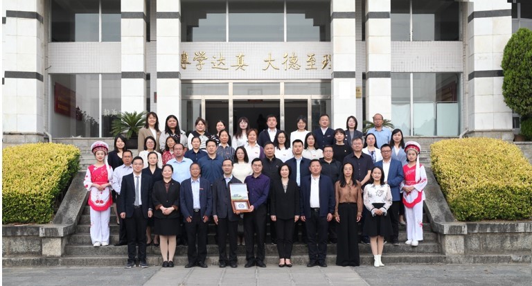 中南大學到我校開展高水平公共衛生學院交流暨共建啟動儀式.jpg